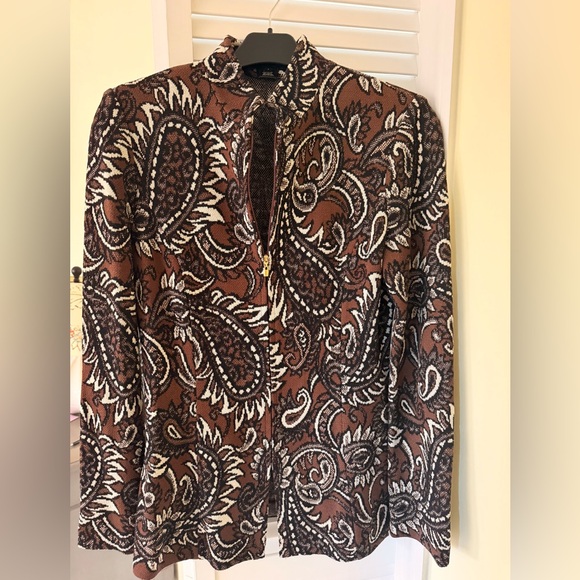 Elegant Paisley Jacket with Intricate Design